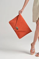 Symmetria soft clutch in coral: Gold / Large